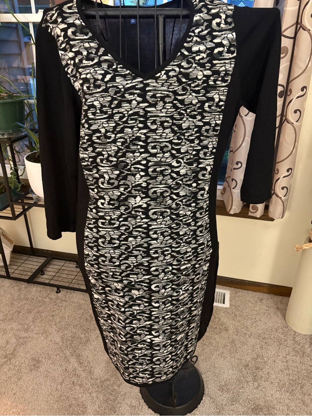 Apt 9 Black & White Patterned V‑Neck Women’s Dress